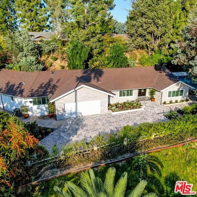 Building Photo - 4732 Del Moreno Dr