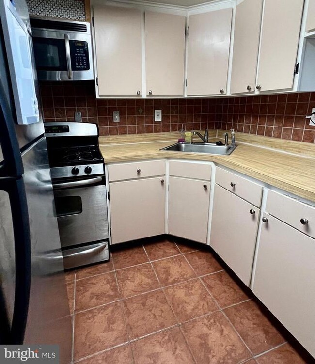 Photo - 2939 Van Ness St NW Unidad 1212