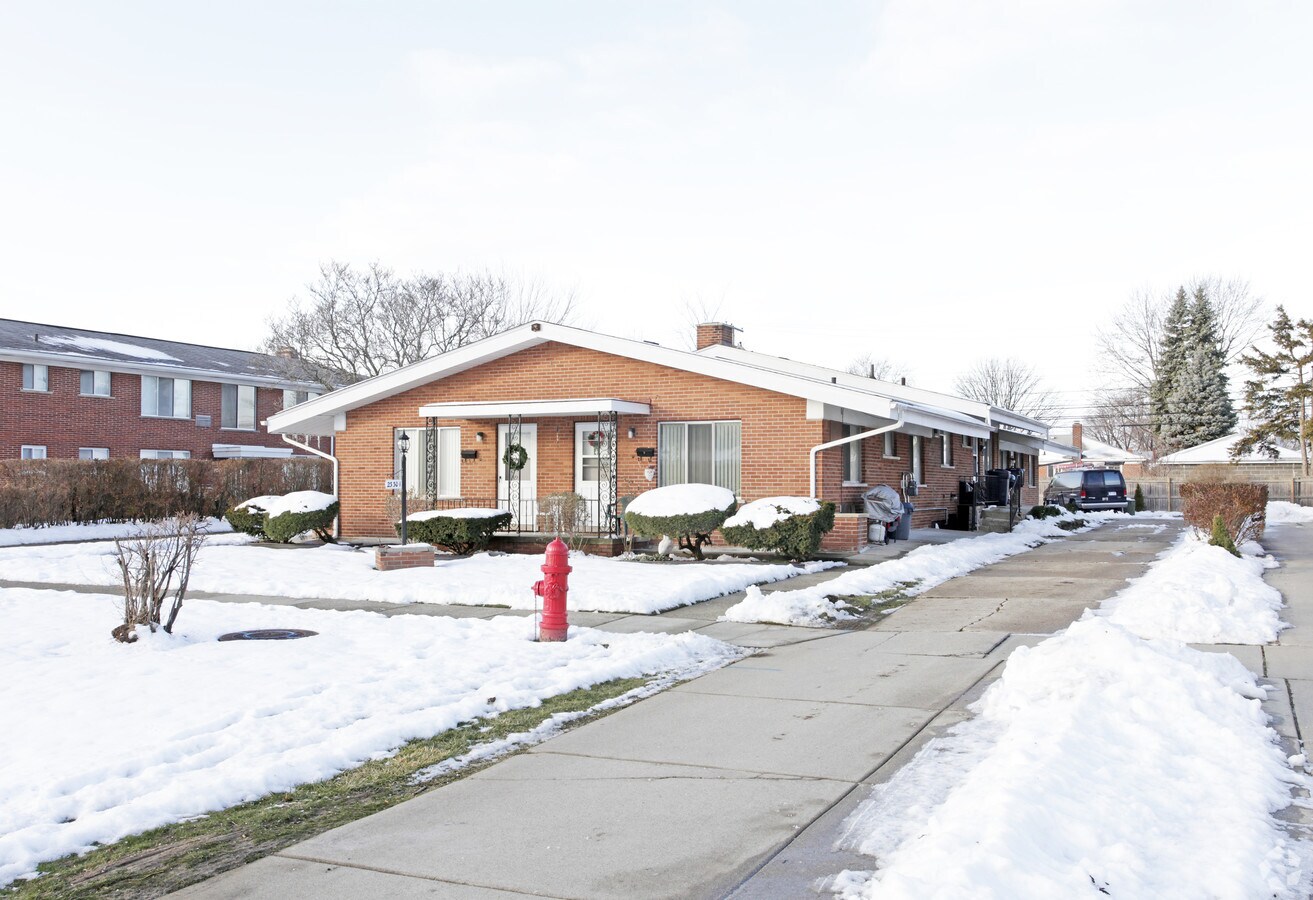 Photo - Kelly Pointes Apartments