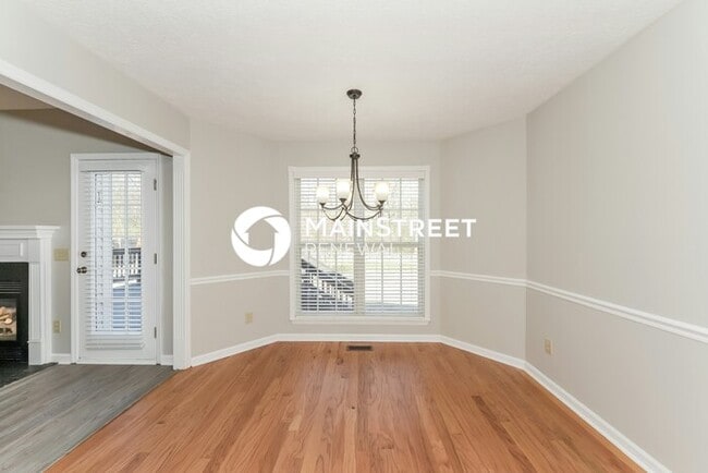 3 Bedroom Pet-Friendly Home in Hendersonville, TN with Main Street Renewal