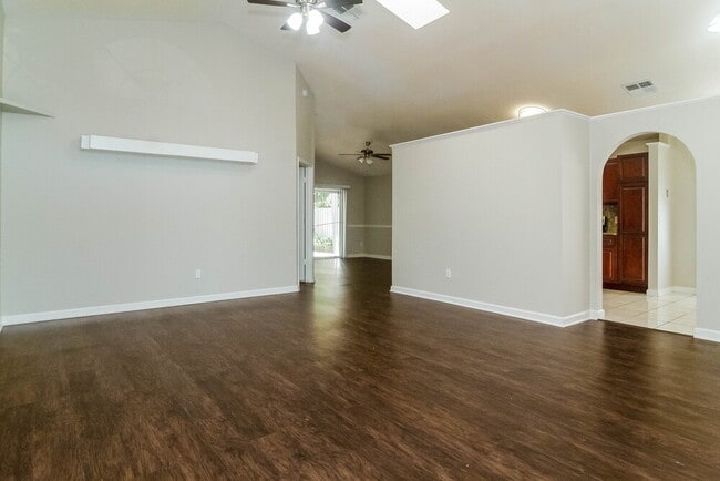 Photo - 2127 Newt St