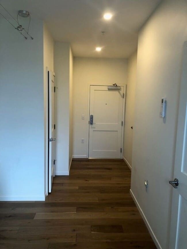 60 Parris St