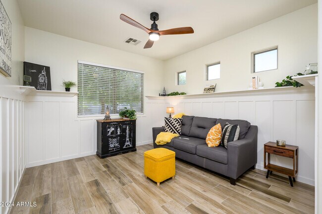 Photo - 17618 W Crocus Dr