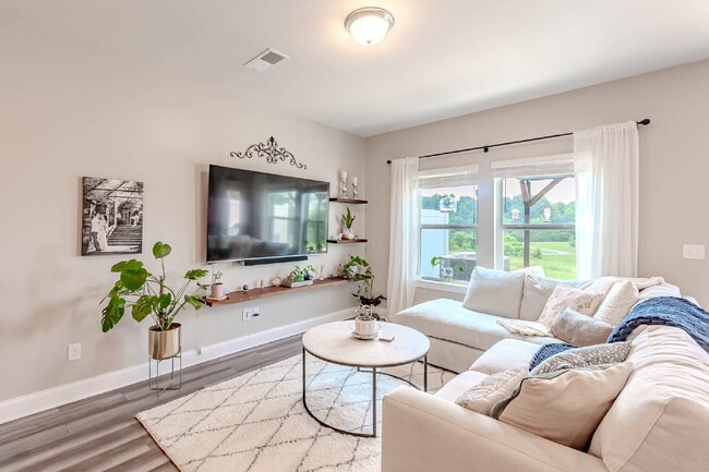 3/2.5 Townhome w/ Garage. Great Location!