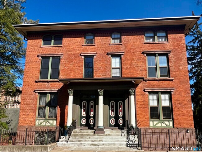 Photo - 34-36 Charter Oak Pl Unit 4