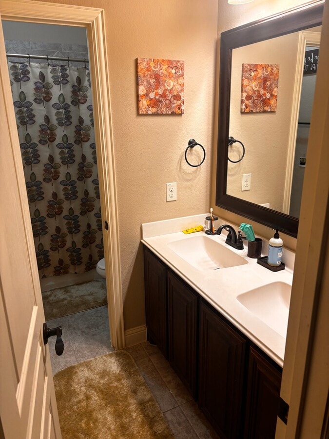 Photo - 433 Calvert Dr