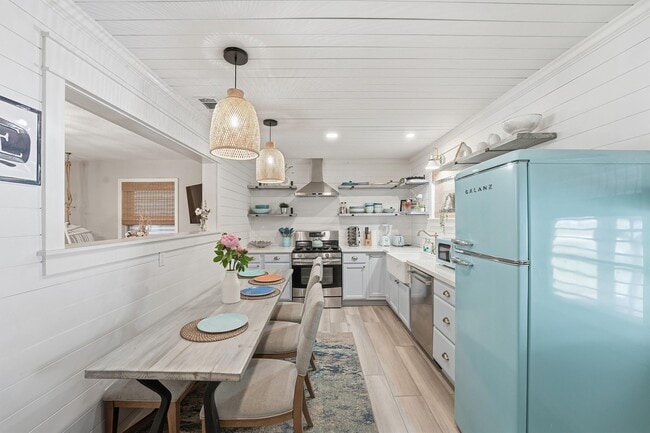 Building Photo - 3101 Kleinmann Ave