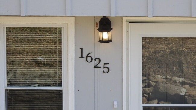 Photo - Cozy 3 bedrooms and 2 full baths home located on Holt Lane in Kansas City, KS
