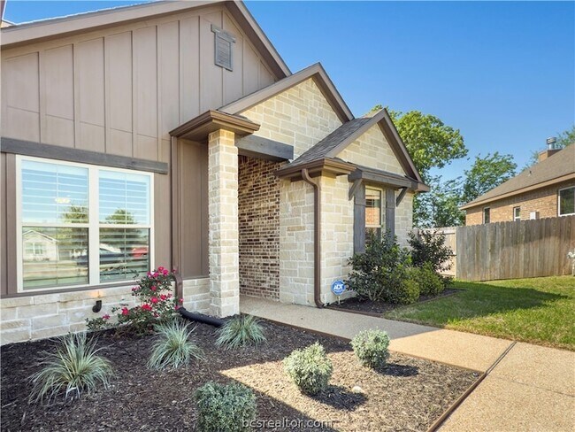 Building Photo - 2713 Colony Vis Ct