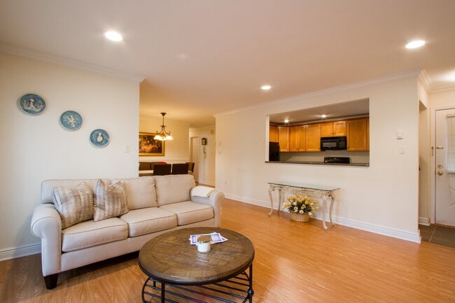 Photo - 120 Lexington Ct