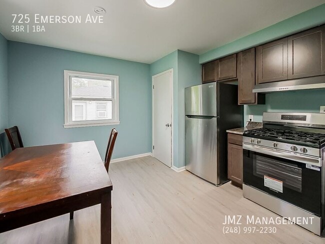 Photo - 725 Emerson Ave