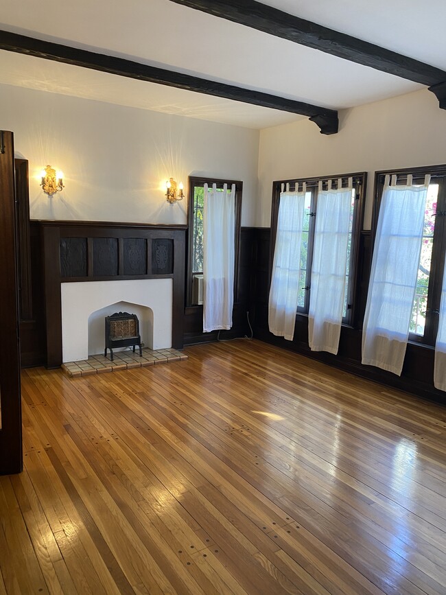 Photo - 414 N Sycamore Ave