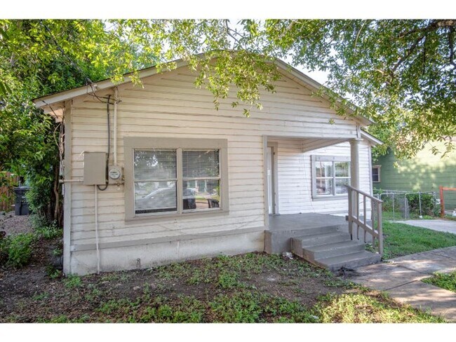 Photo - 1435 Gibbs St