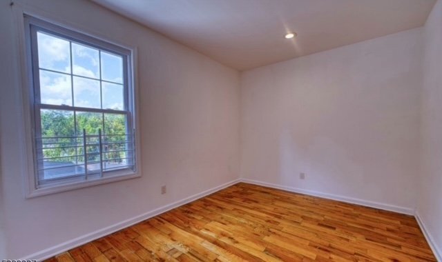 Photo - 131 Sylvan Ave Unidad APT 2