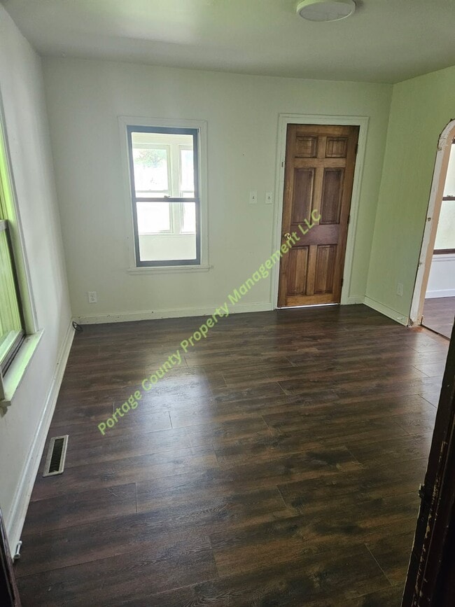 Photo - 748 Isadore St