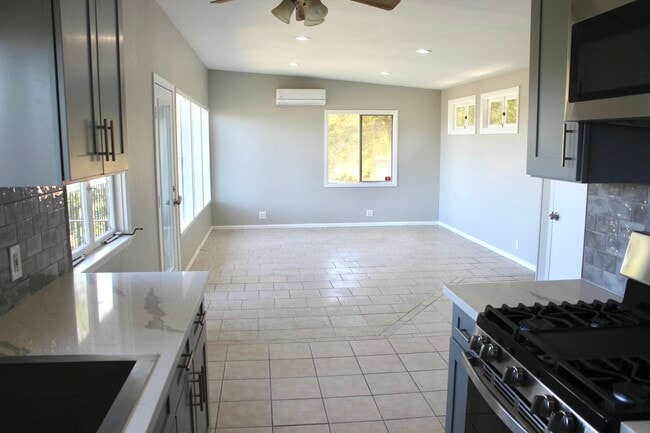 Bright Living Room - 934 Highline Rd Unit House