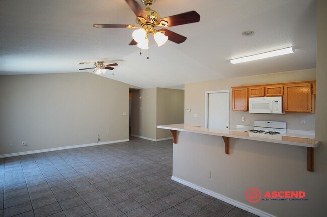 Photo - Three Bedroom Home in South Bakersfield!