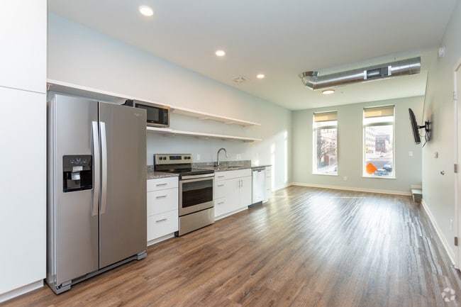 2 BR, 1.5 BA - 860 SF