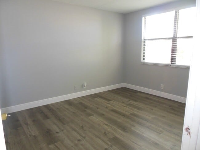 Photo - TWO BEDROOM TWO BATHROOM! WATERFRONT COMMUNITY Unidad 37