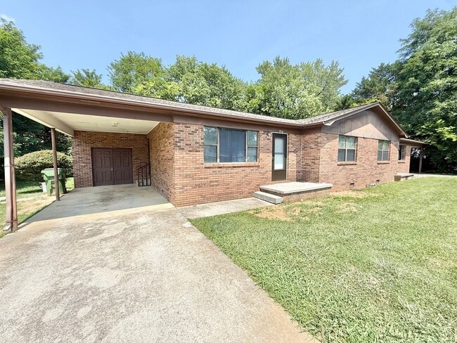 Building Photo - 916 Brentwood Dr