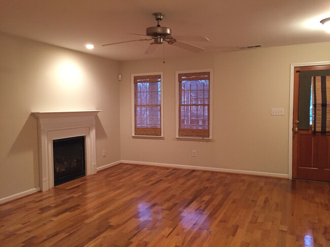 Photo - 685 Garibaldi St SW