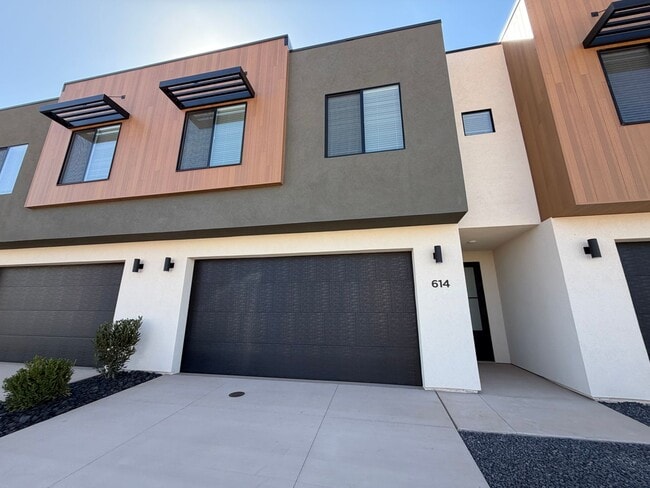 Photo - 614 Hemsworth Ln