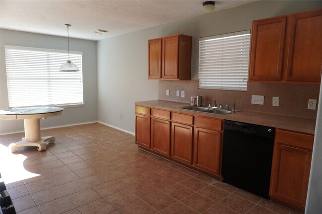 Photo - 4727 Live Meadow Ln