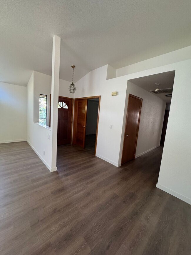 2409 Candlewood Dr