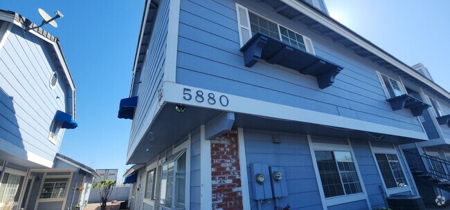 Building Photo - 5880 Medallion Dr Rental