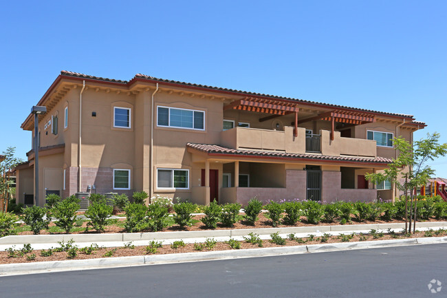 Legacy Commons - Legacy Commons Apartments