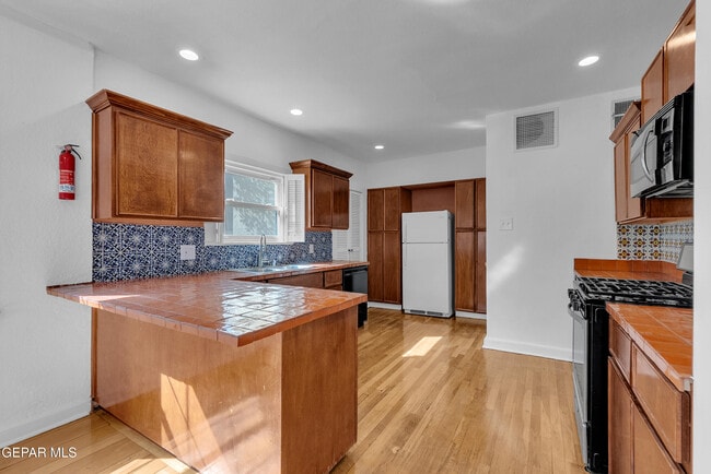 Photo - 923 McKelligon Dr