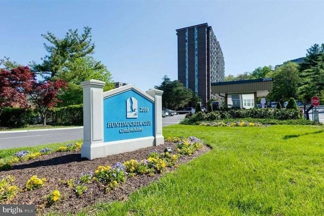 Photo - 2059 Huntington Ave Unidad 1103