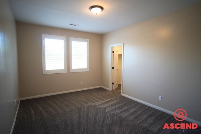 Photo - Glamorous Home in Seven Oaks Gated Community!