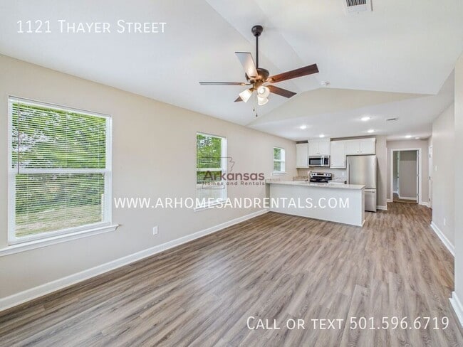 Photo - 1121 Thayer St