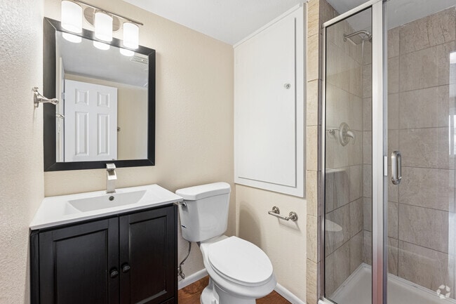Vaulted Ceiling, 2BR, 2BA - 872SF - Primary Bathroom