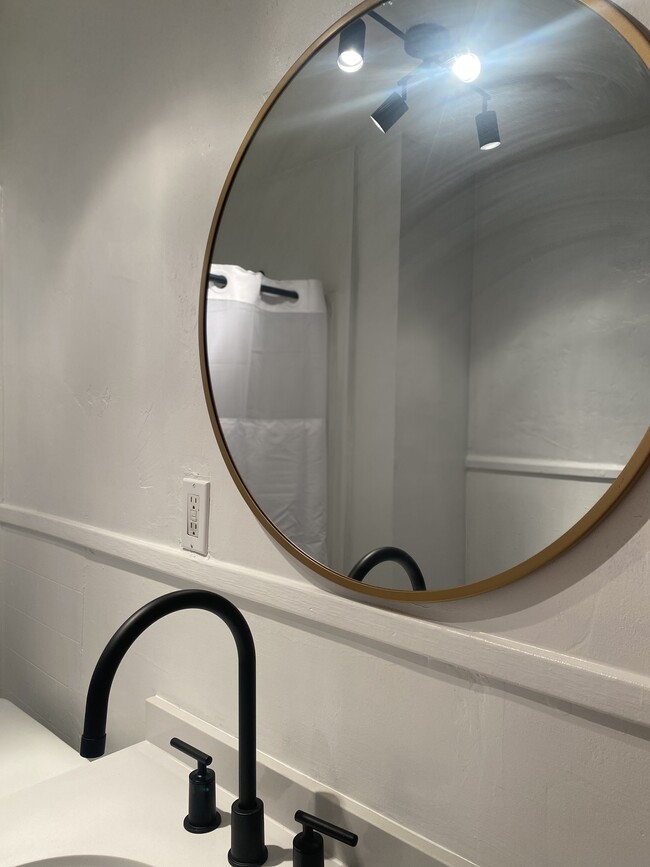 Photo - 8461 W Washington St