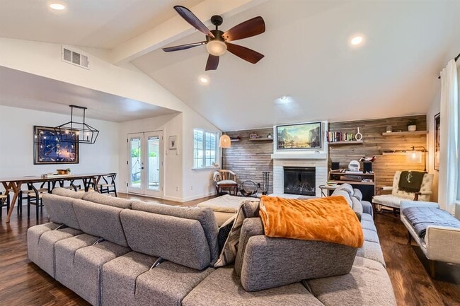 Photo - 7905 Wycombe Dr