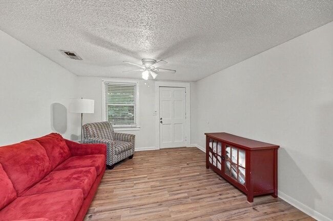 Photo - Comfortable 2BR / 1BA Home in Convenient North Charleston Location