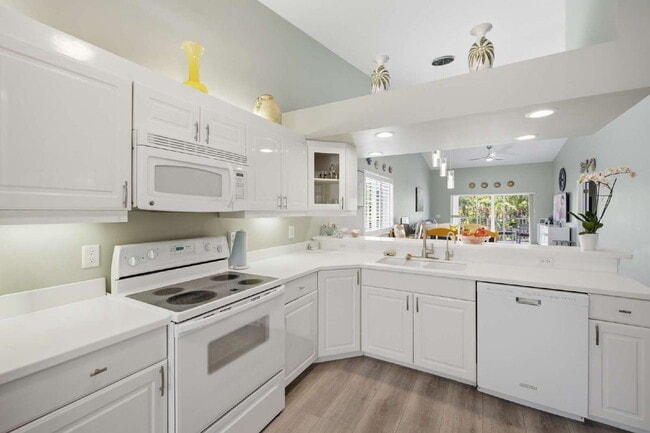 Photo - Falling Waters North - resort style community! Unidad 502