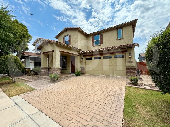 Building Photo - 4051 E Mesquite St Rental