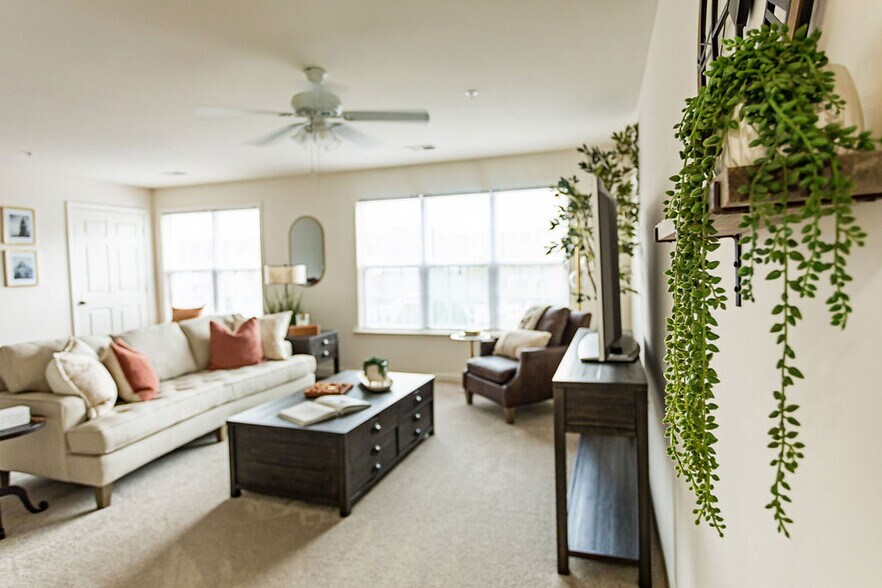 2BR/2BA: Living Room