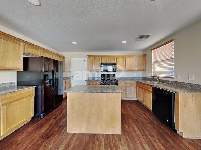 Photo - 6490 Albina Creek St