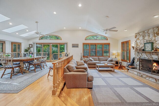 6 Bay Dr