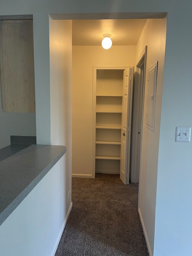 Pinewoods Circle Apartments Romulus, MI