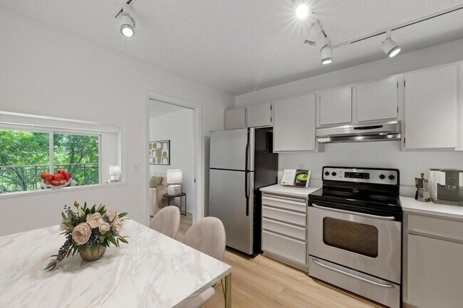 Photo - 210 W Grant St