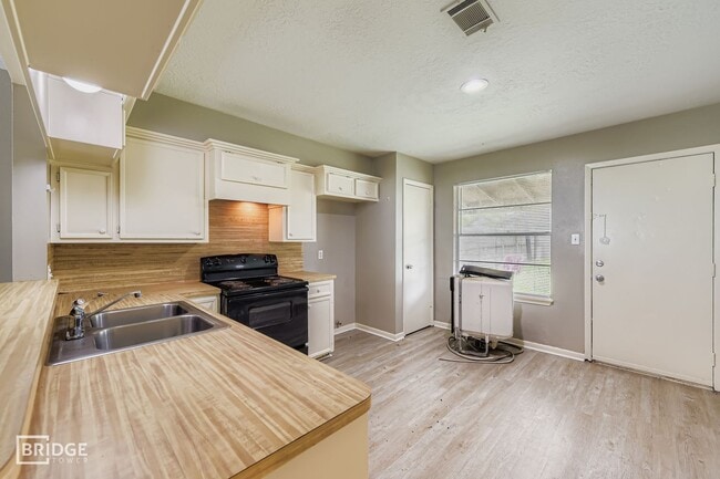 Photo - 1611 Hazelwood St