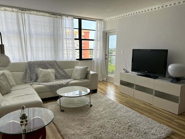 Photo - 1301 NE Miami Gardens Dr Unidad #1421W Rental