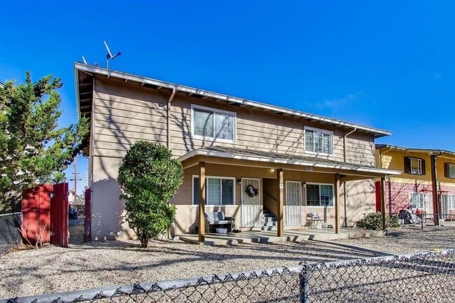 Building Photo - 5681 Hoffman Ct Unit 04