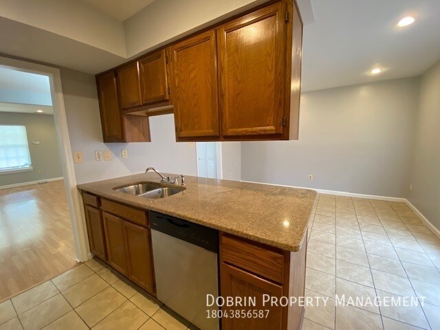 Photo - 1418 Kemper St