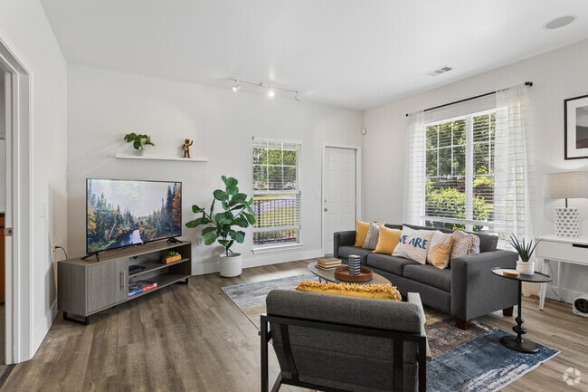 4BR, 4BA - 1,232SF - Living Room